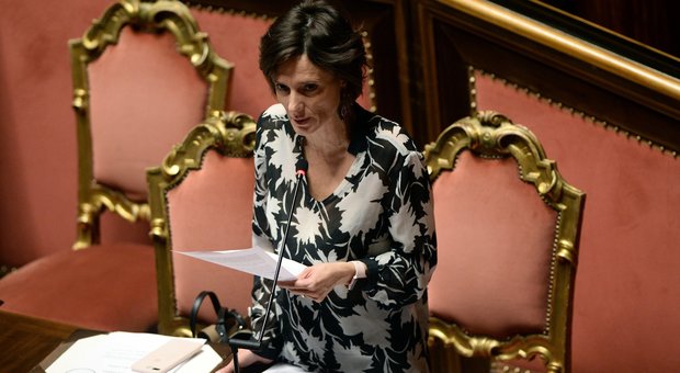 Il ministro Bonetti: «Strumenti fiscali per incentivare le assunzioni delle donne»