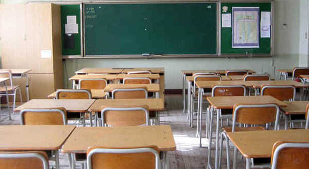 Falsi diplomi nelle scuole: denunciata 29enne originaria di Salerno