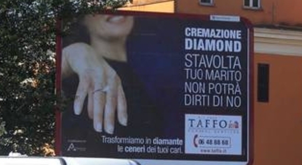 La pubblicità choc dell'agenzia funebre: "Trasformiamo in diamanti le ceneri dei tuoi cari"