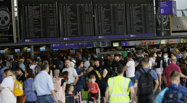 Sciopero degli aerei oggi, a rischio 250.000 passeggeri: 1.000 voli possono essere cancellati