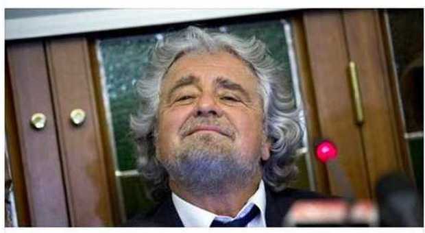 Beppe Grillo: "Tolgo il mio nome dal simbolo del M5s". Online si vota per il nuovo logo