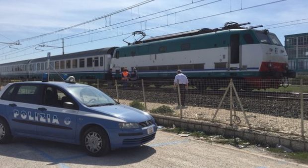Travolto dal treno a Battipaglia, identificata la vittima