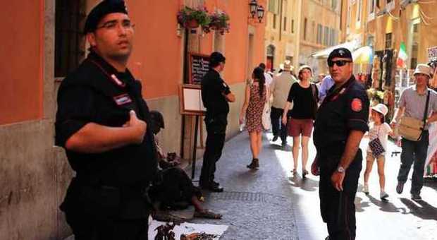 Roma, carabiniere prende scooter a passante e acciuffa il ladro