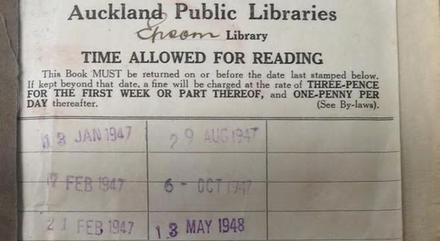 Nuova Zelanda, restituisce un libro preso in prestito nel 1948 ma evita la multa di 24 mila dollari