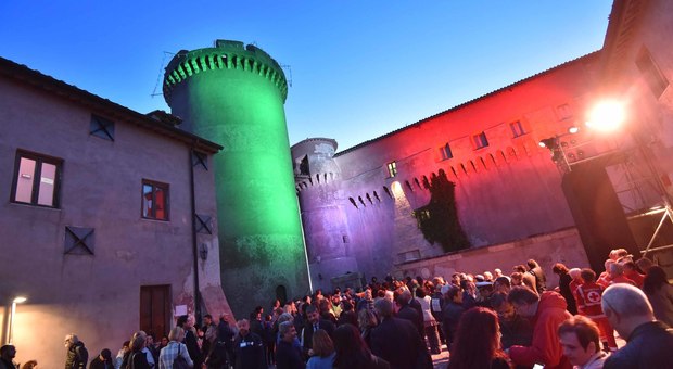 Una festa notturna al Castello di Santa Severa: domani protagonisti saranno gli Aristogatti del maniero