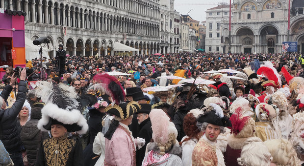 Evade dai domiciliari a Sacile: arrestato al Carnevale di Venezia