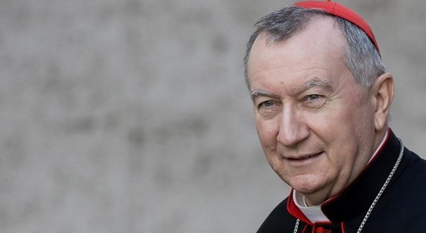 Il cardinale Parolin invita i giornalisti a dare più notizie buone, basta sensazionalismo