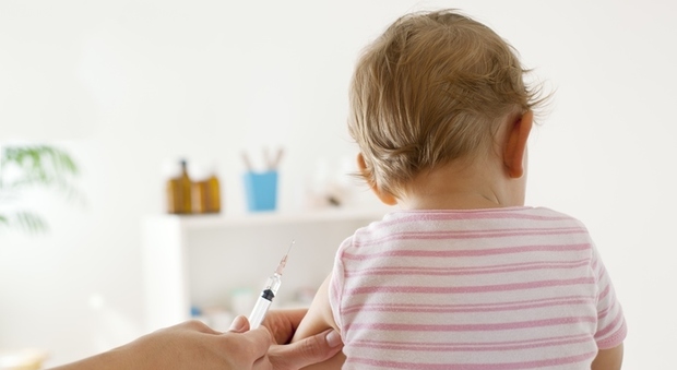 Vaccini, rischio scorte: la corsa delle Regioni contro l’emergenza