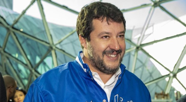 Salvini: mi è appena arrivato un altro proiettile ma io non piango