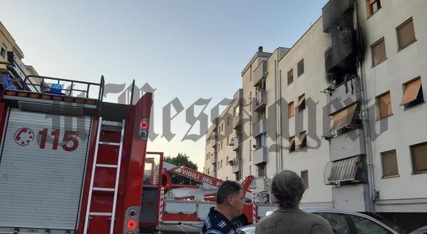 Incendio e paura a Cisterna, evacuato un palazzo