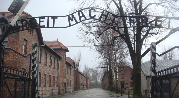 Shoah. Ex guardiano di Auschwitz: «Ho taciuto troppo a lungo, mi vergogno per non essermi opposto all'eccidio»