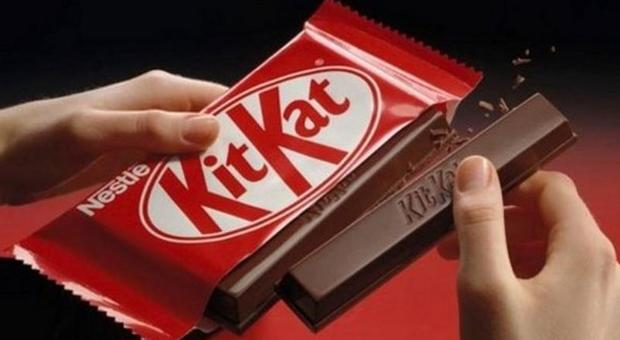Nestlè ritira in GB una partita di merendine KitKat. "Confezionato con burro d'arachidi"