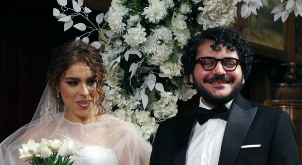 Zaki ha sposato la fidanzata Reny al Cairo: le nozze con rito copto-ortodosso, tra gli invitati la sua avvocata