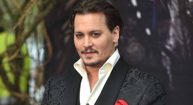 Johnny Depp sull'orlo del fallimento: spendeva due milioni di dollari al mese