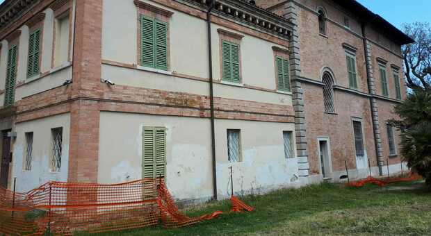 Villa Beer, che triste declino: al parco di Ancona solo drogati e cinghiali