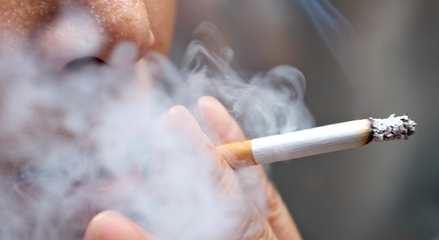 Il sindaco Beppe Sala: «A Milano stop al fumo all'aperto entro il 2030»