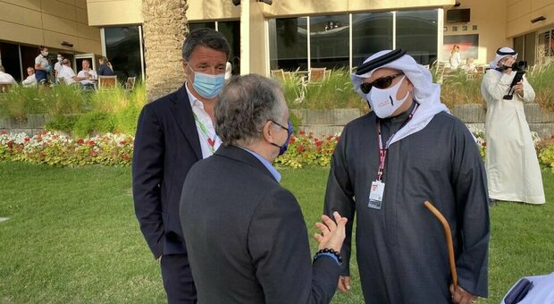 Matteo Renzi in Bahrein per il Gp di Formula 1: la foto con il principe Salman ben Hamad Al Khalifa e Jean Todt