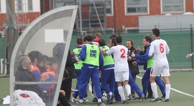 i giocatori della Vigor Senigallia esultano dopo un gol segnato al Bianchelli
