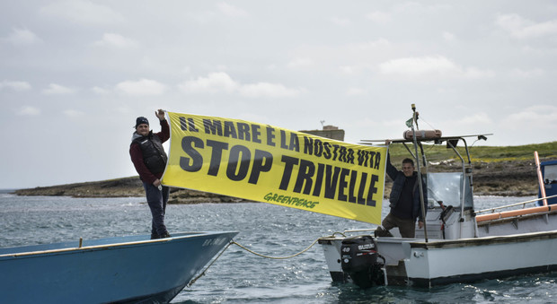 I pescatori dell'Oasi di Torre Guaceto con Greenpeace contro le trivelle