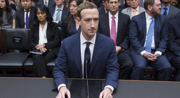 Zuckerberg ammette: "Facebook raccoglie informazioni anche di chi non è utente"
