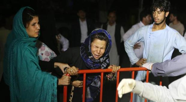 Attentato kamikaze alla festa di nozze, 63 morti e 182 feriti a Kabul