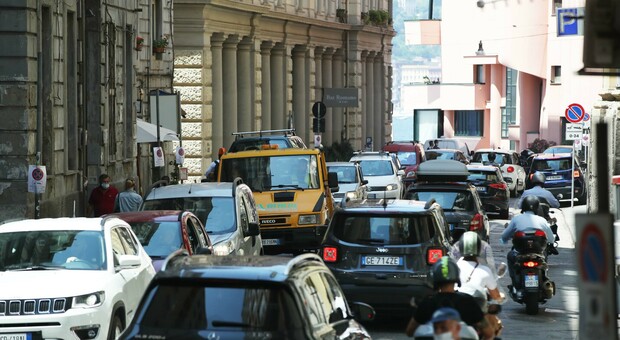 Riapertura delle scuole e caos traffico, il Comune di Napoli: «Tangenziale gratis»