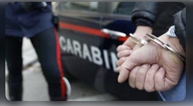 Finto maresciallo dei carabinieri si fa consegnare 20mila euro: preso
