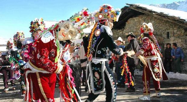 Cep, la grande festa di carnevale: pentolaccia, balli di gruppo e merenda 