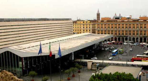 Roma, minaccia militare per farsi pagare sosta: arrestato un parcheggiatore abusivo