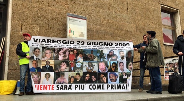 Strage di Viareggio, la Cassazione: «Rifare il processo a Moretti» L'ex ad di Rfi venne condannato a 7 anni per la morte di 32 persone