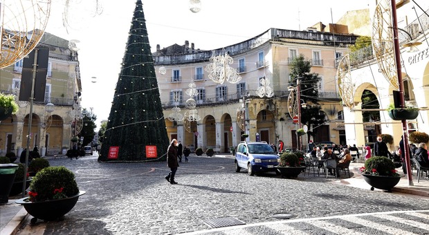 Capodanno, stop ai brindisi in piazza: la stretta del sindaco di Caserta Marino