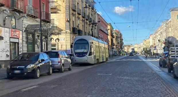 Napoli, tram interrotti e ingorghi