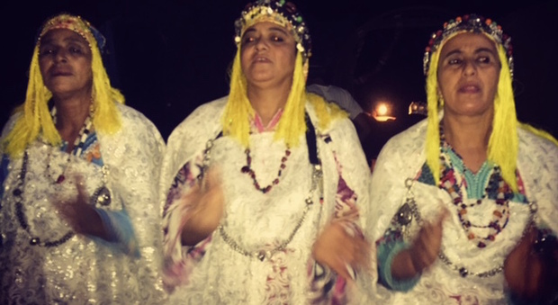 Danzatrici berbere nel bivacco di Zagora