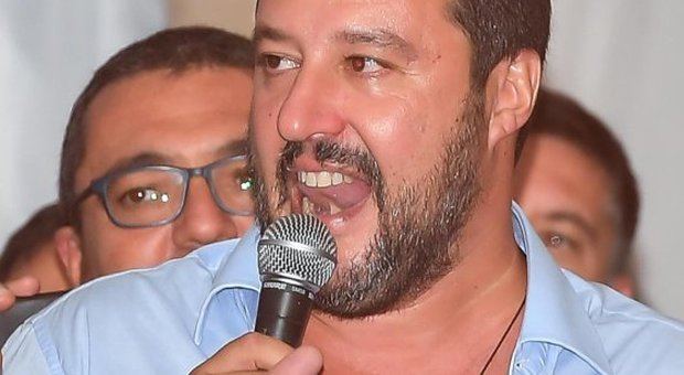 Salvini: «Che dicono i buonisti alla Saviano che vogliono gli immigrati?»