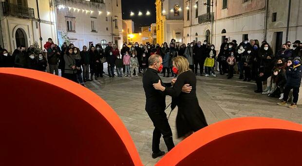 San Valentino a Racale, tra amore e solidarietà: concorso di foto, tango in piazza e donazione del sangue