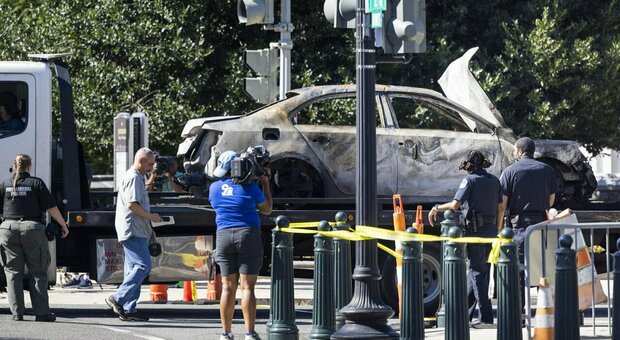 Auto in fiamme contro Capitol Hill: uomo inizia a sparare e poi si toglie la vita, nuovo incubo a Washington