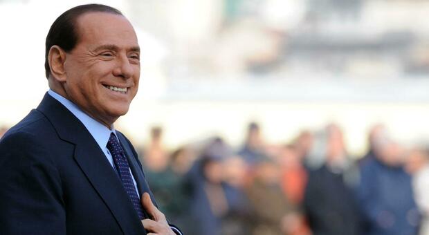 Berlusconi i funerali, dove vederli in tv? Da Rai a Mediaset chi li trasmette. I programmi sospesi oggi mercoledì 14 giugno