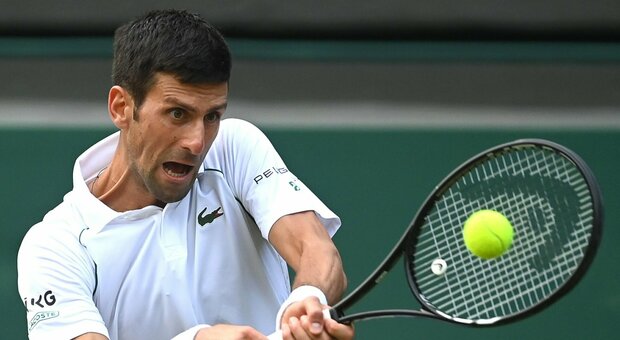 Wimbledon, sarà Djokovic l'avversario di Berrettini in finale. Battuto in 3 set Shapovalov