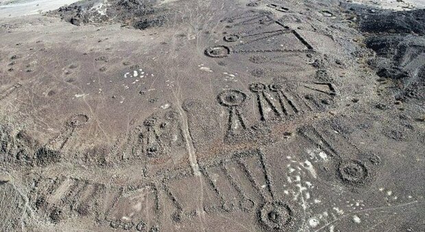 Arabia Saudita, scoperti viali funerari di 4500 anni fa: ecco la rete stradale “circondata” da 17.800 tombe