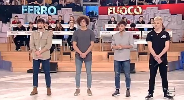 Amici 17: sospesi Vittorio, Nicolas, Filippo e Biondo. Fan in delirio sui social: "Facevano festini" (frame Mediaset)