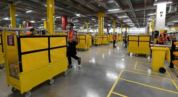 Logistica, Amazon aumenta dell'8% il salario di ingresso dei dipendenti