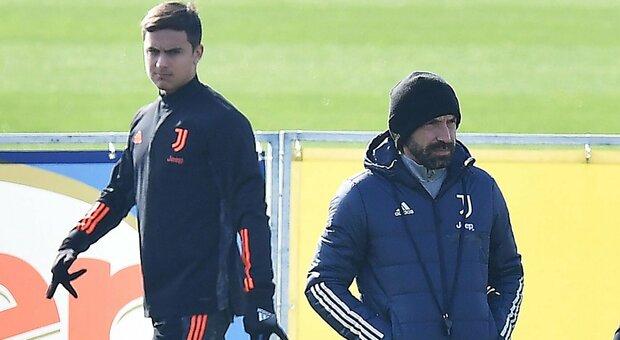 Juventus-Crotone, Pirlo dà l'allarme: «Dybala, il ginocchio non migliora»
