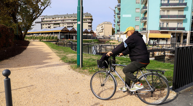 In bicicletta lungo l'Osellino: nuovo tratto aperto in centro