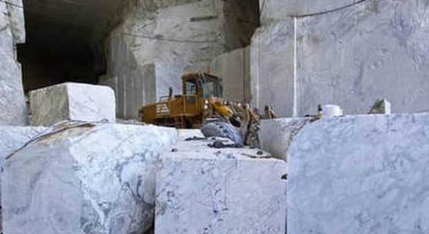Crollo nella cava delle Alpi Apuane recuperati i corpi dei due operai