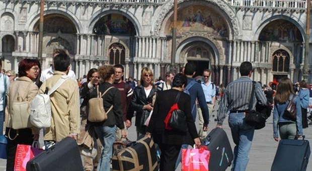 Turismo, l'idea del sindaco: tassa contro il turismo "mordi e fuggi"