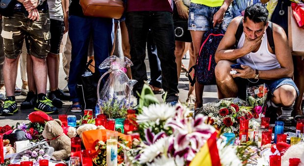 Barcellona, due italiani tra i 14 morti: Bruno Gulotta e Luca Russo. Media: ucciso l'autista autore dell'attentato