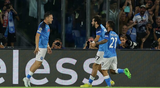 Napoli show al Maradona: 4-1 al Liverpool con doppietta di Zielinski e gol di Anguissa e Simeone