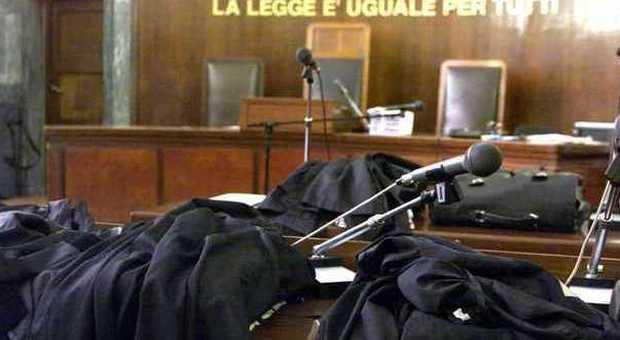 Camorra a toghe: condannato a 11 anni l'avvocato Santonastaso, era il legale del boss Bidognetti