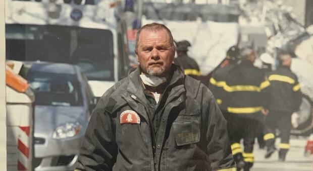 Vigili del fuoco, l'ispettore Mauro Bedini in pensione. Una festa per salutarlo: «Un punto di riferimento»