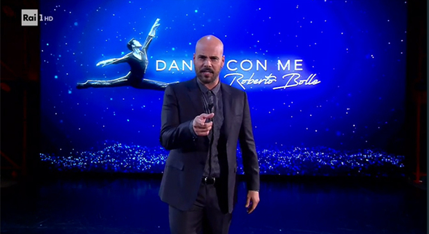 Marco D'Amore in un momento dello spettacolo televisivo «Danza con me»